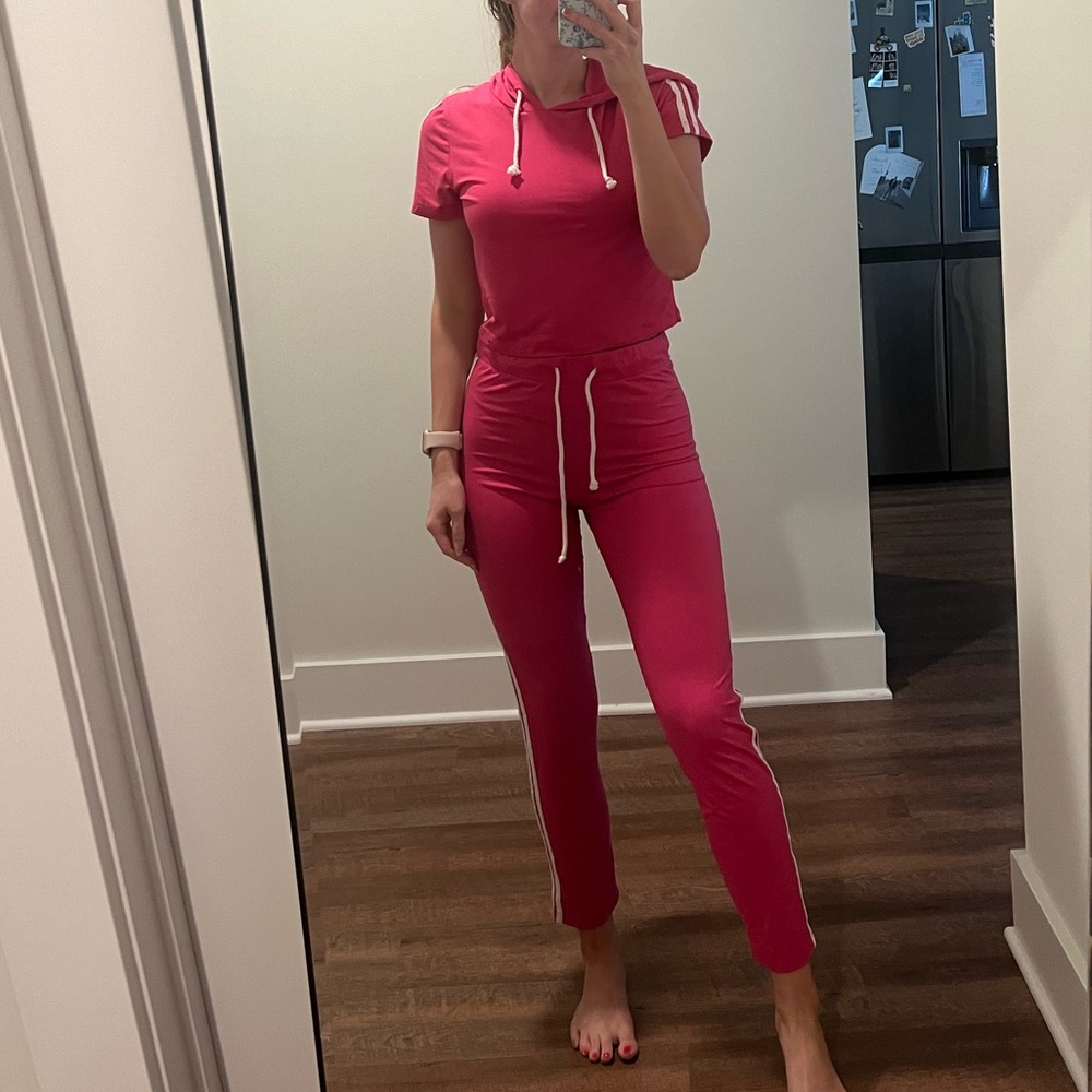 CUTEST pink Kittenish sweat/ workout set 💗